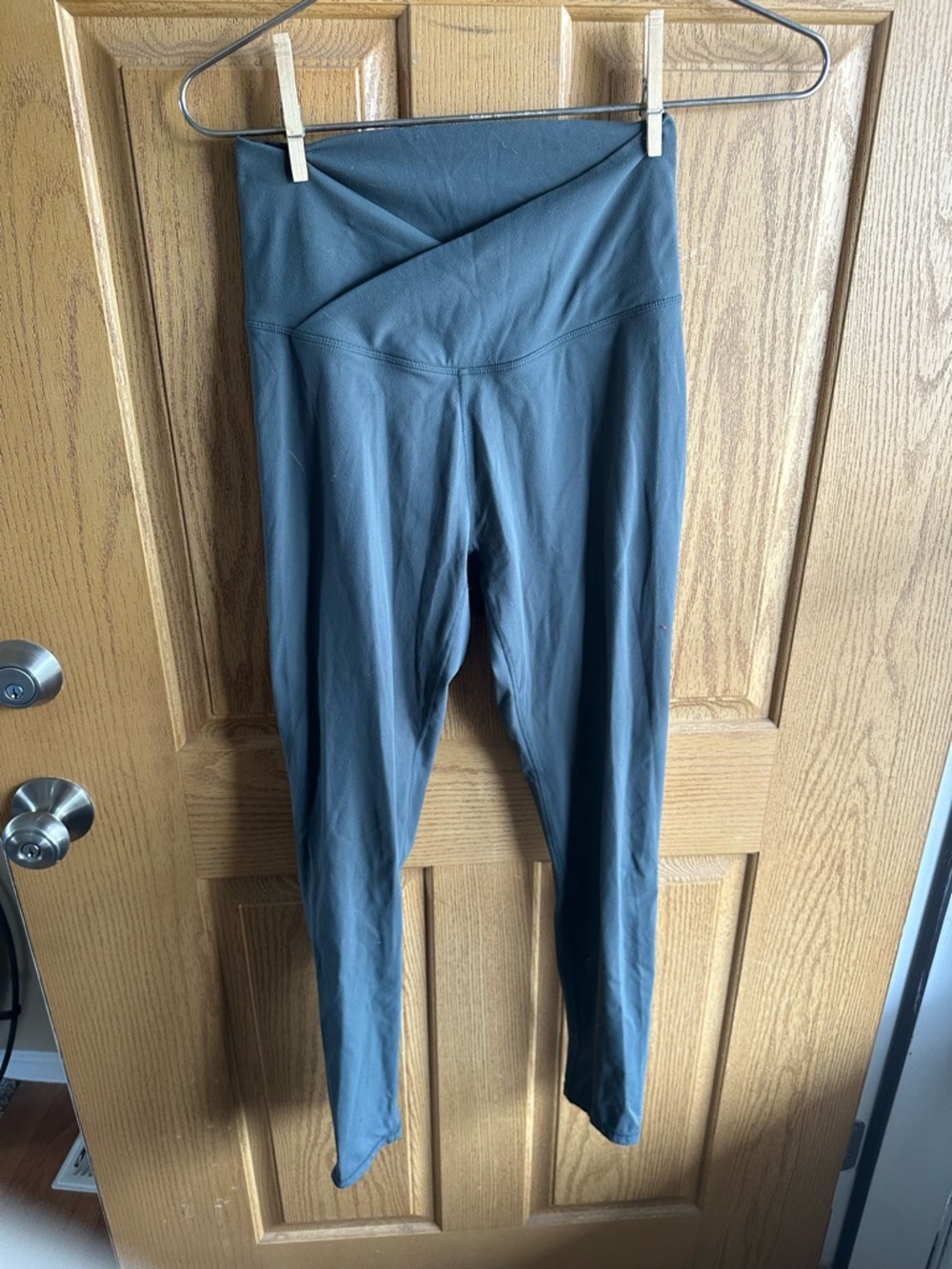 V-Front High-Waist Paragon Leggings in Dark Gray